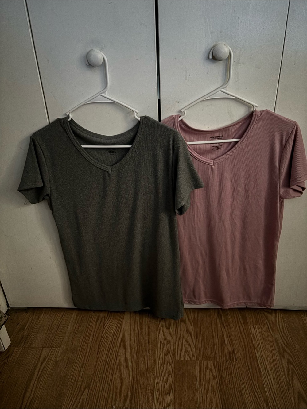 Women’s V-Neck Short Sleeve Top - Dusty Rose and Gray